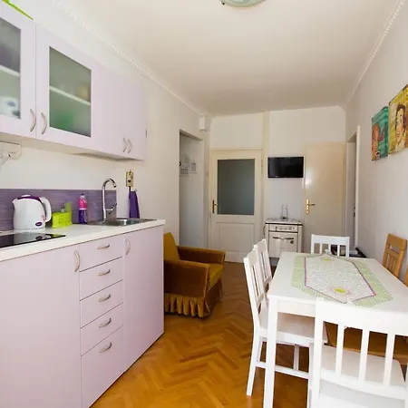 Gugily Guest house 3*